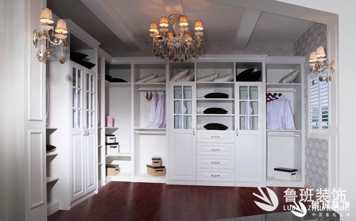 衣帽間裝修設(shè)計攻略，魯班裝飾帶您領(lǐng)略別樣衣帽間