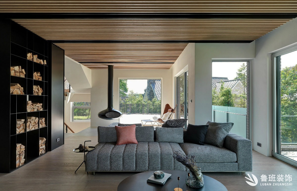 陽(yáng)臺(tái)與客廳之間到底該不該裝門(mén)？